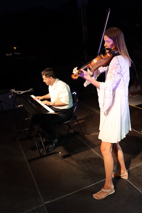 Pianista Peter Zbranek a huslistka Victoria Linnen