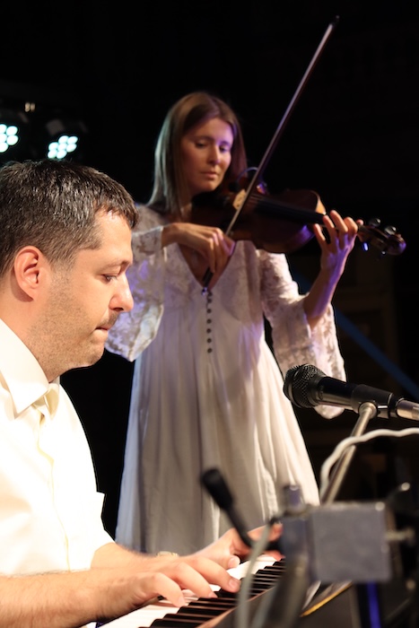 Pianista Peter Zbranek a huslistka Victoria Linnen