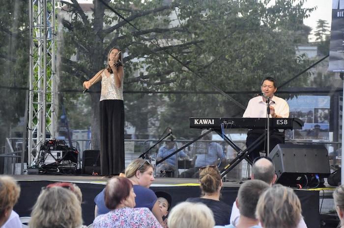 Pianista Peter Zbranek a huslistka Victoria Linnen