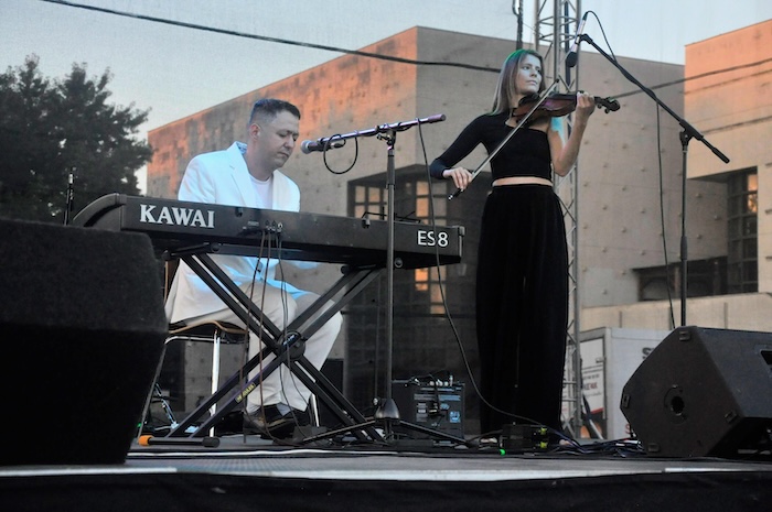 Pianista Peter Zbranek a huslistka Victoria Linnen