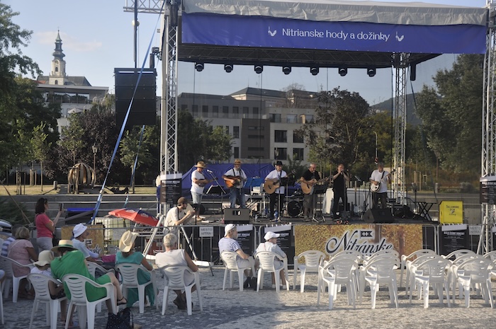 Pôdium Bielo-čierny koncert pod nitrianskym nebom