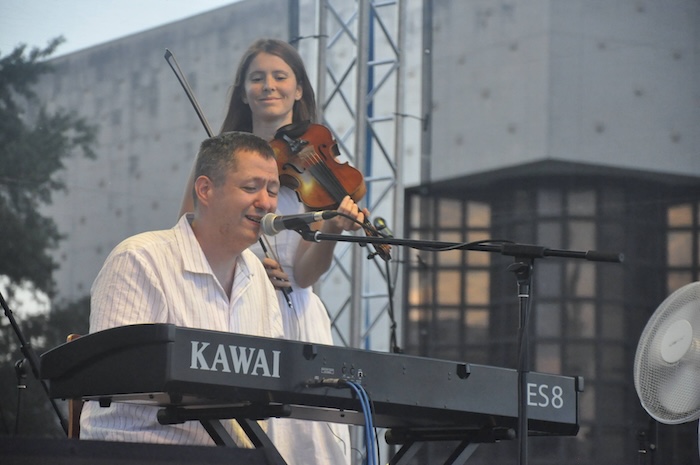 Pianista Peter Zbranek a huslistka Victoria Linnen